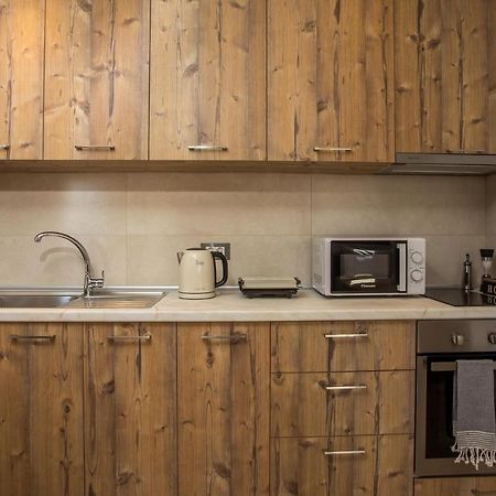 M&E Apartments ฮารากิ ภายนอก รูปภาพ