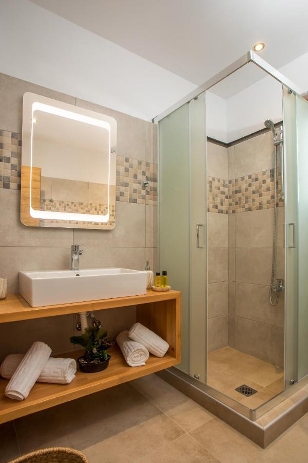 M&E Apartments ฮารากิ ภายนอก รูปภาพ
